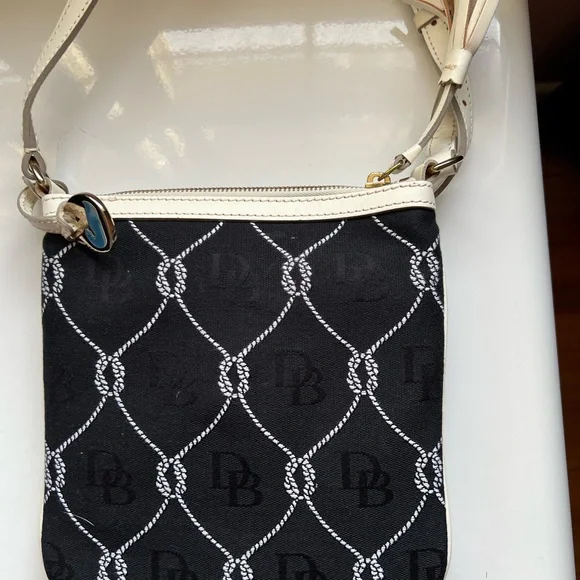 VINTAGE Dooney & Bourke Signature Letter Carrier crossbody bag - Picture 5 of 10